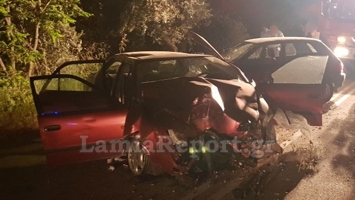 Τα δύο ακινητοποιημένα ΙΧ από το τροχαίο