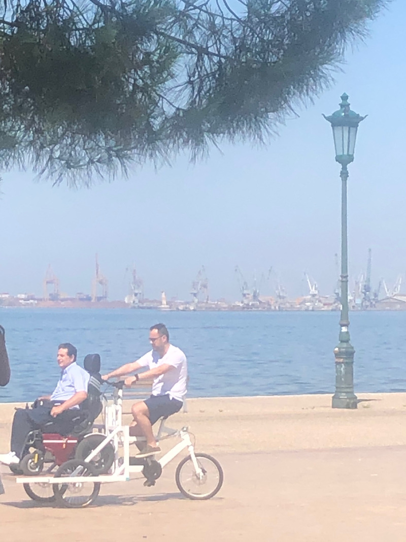 Το πρώτο ποδήλατο για ΑμεΑ έκανε βόλτα στη Θεσσαλονίκη